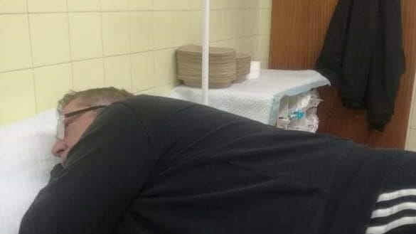 Zúfalý Juraj trpiaci rakovinou